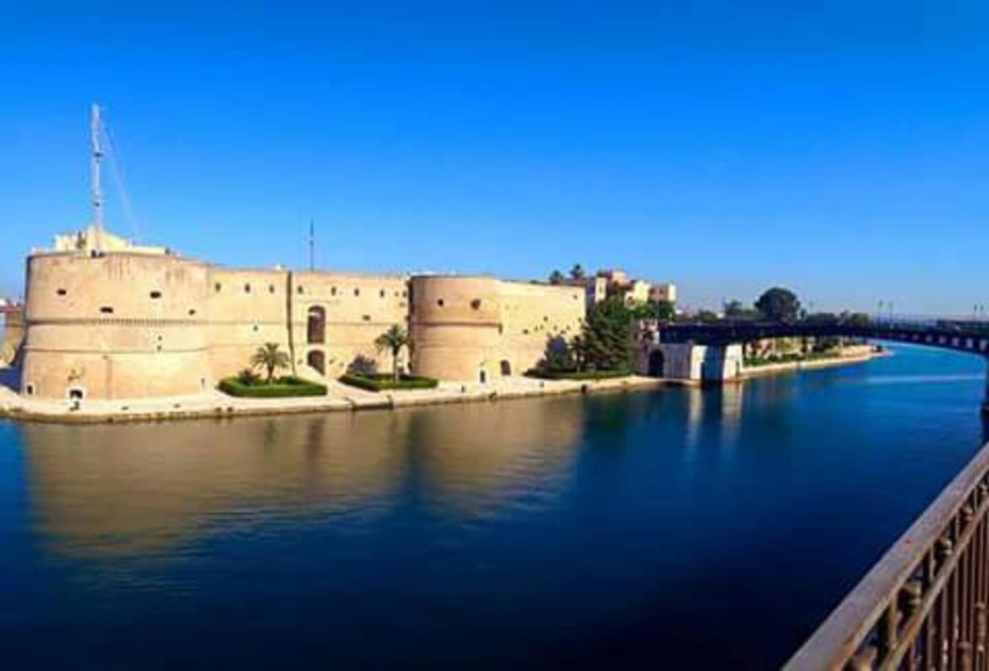 Dimora Storica Alla Rotonda Mottola Exterior foto